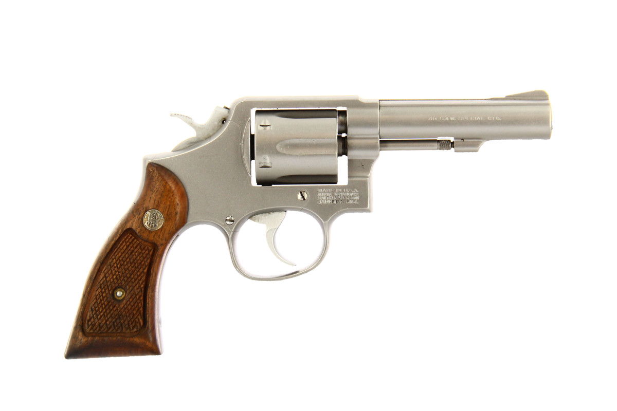 Revolver Smith&Wesson Mod.64 Inox Calibre 38 Special Poignée Bois ***occasion*** Revolver Smith&Wesson Mod.64 Inox Calibre 38 Special Poignée Bois ***occasion***